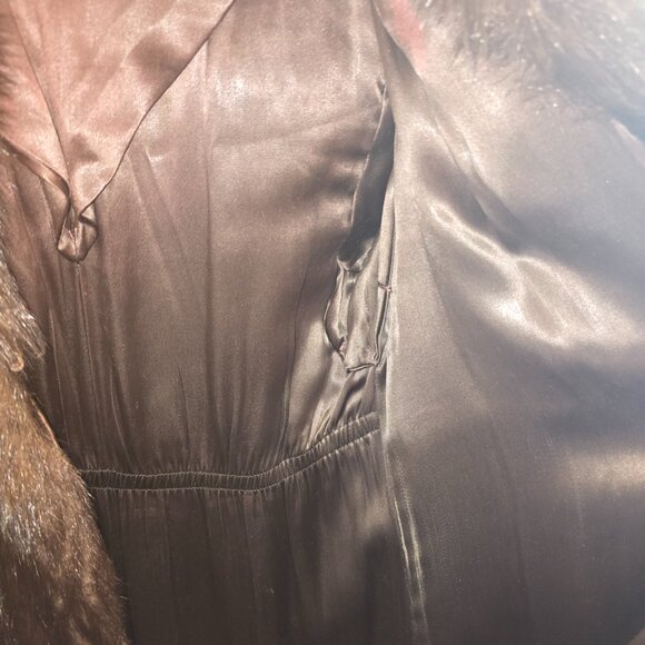 R.M. TAYLOR CO. FUR COAT - Picture 15 of 15